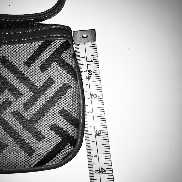 tignanello wristlet - Picture 2 of 13